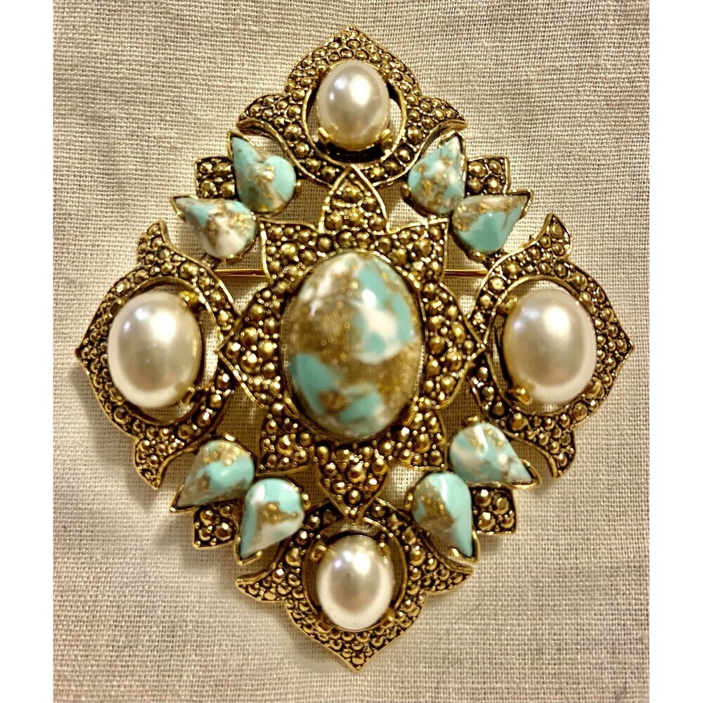 1960’s Vintage Sarah Coventry Brooch Pearls Light Blue Stones Gold Metal